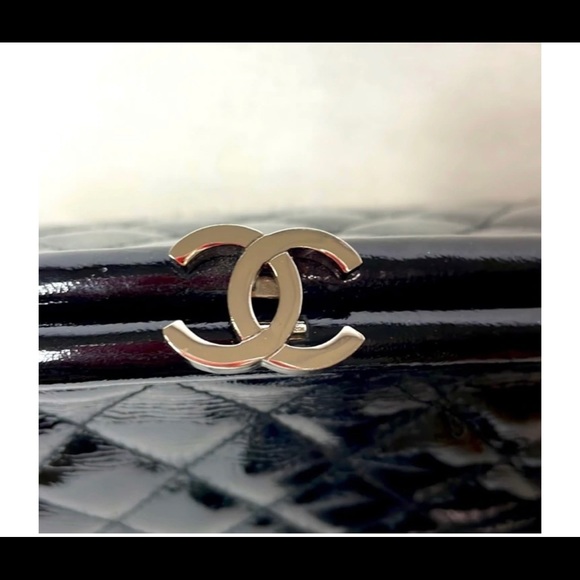 CHANEL clutch patent leather quilted design double cc closure. Purse black - Picture 2 of 6